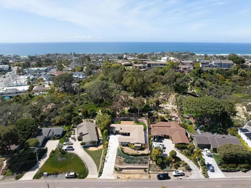 331 Glencrest, Solana Beach, CA 92075