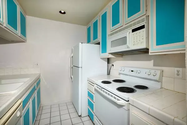 Oceanside, CA 92054,999 N Pacific St #A211