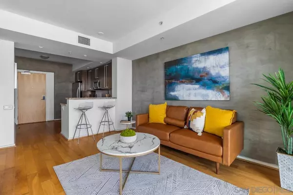 San Diego, CA 92101,321 10th Ave #1703