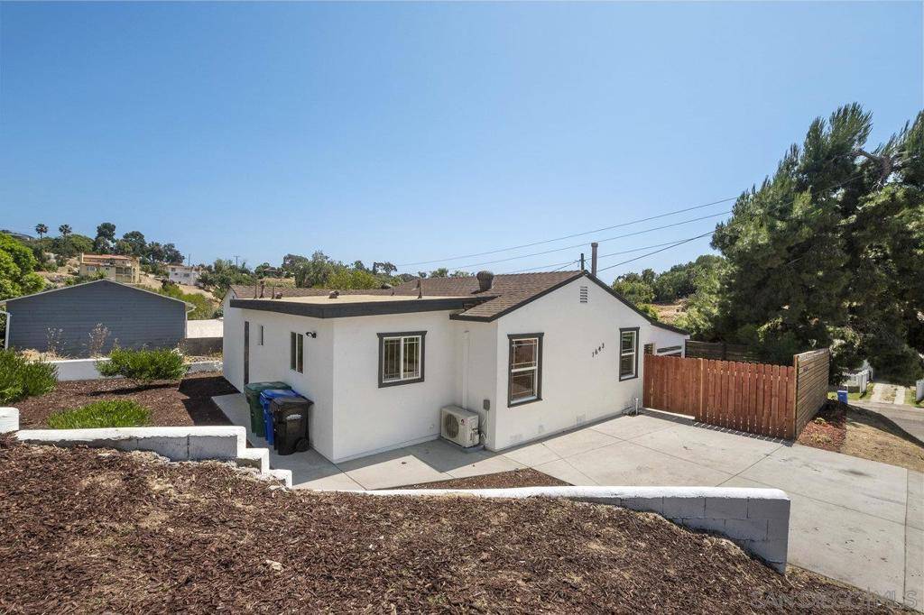 1643 Winnett, San Diego, CA 92114