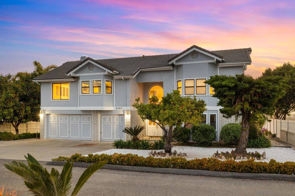 3307 Buena Hills Dr, Oceanside, CA 92056