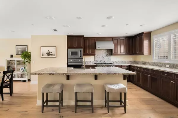 La Jolla, CA 92037,2406 Torrey Pines Road #152