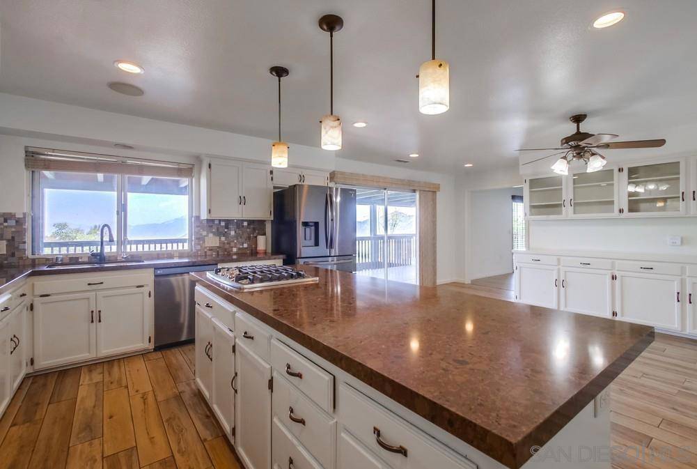 145 La Cresta Heights, El Cajon, CA 92021