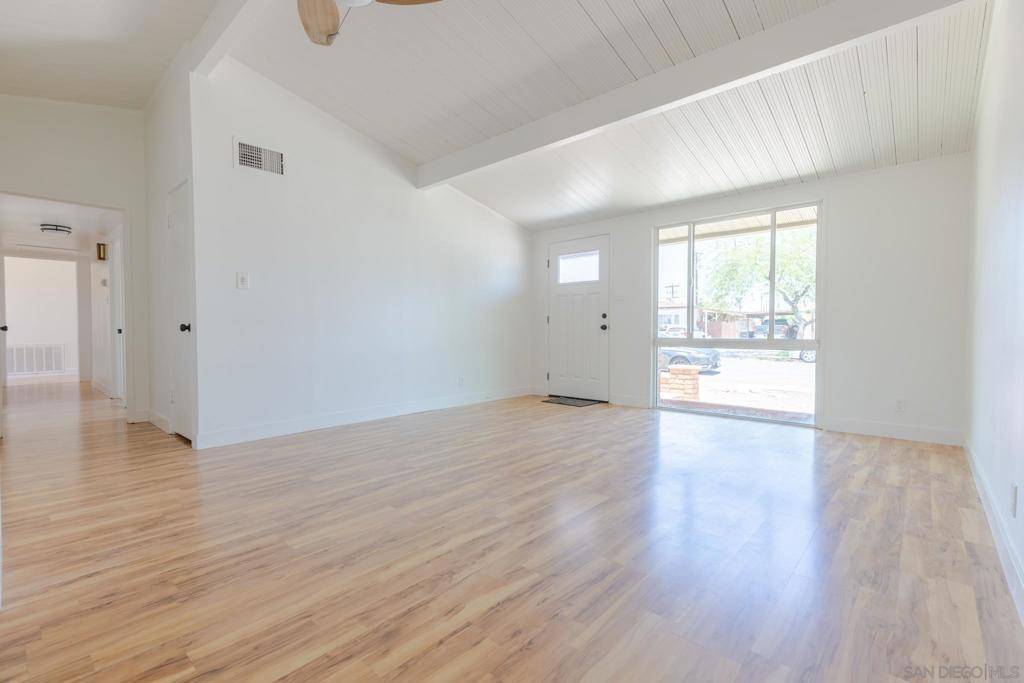 El Centro, CA 92243,1587 Vine