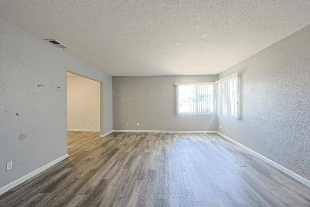 Vista, CA 92083,219 Plymouth Dr