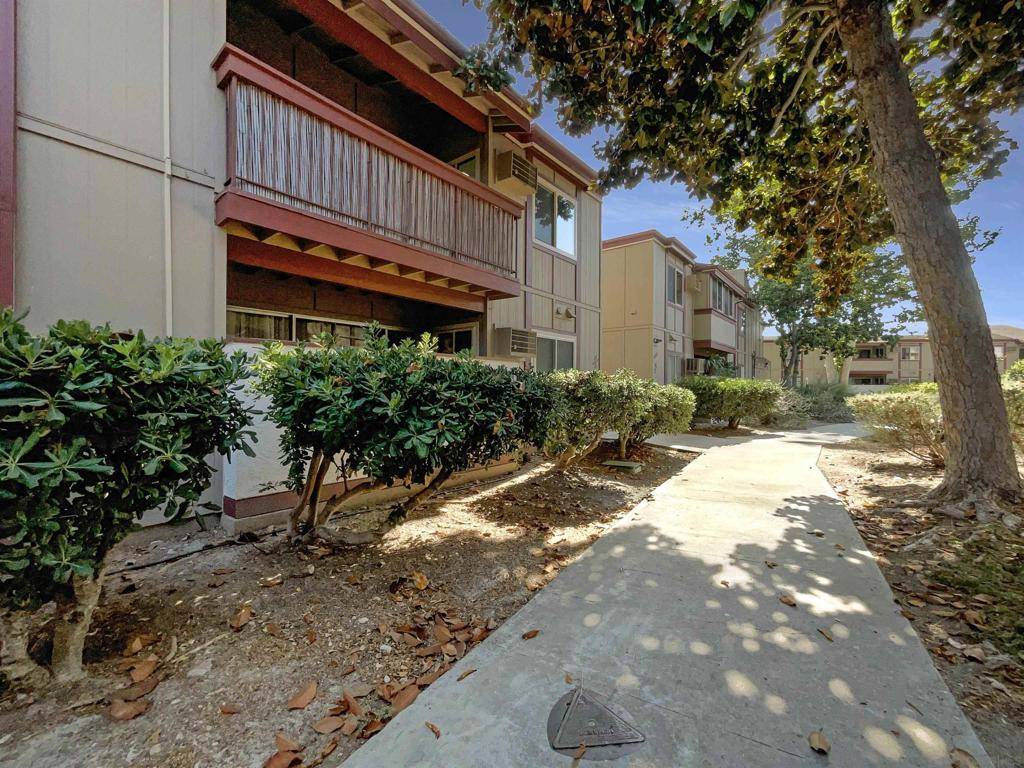 San Diego, CA 92120,5513 Adobe Falls Rd #11