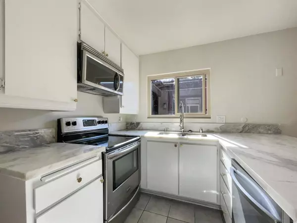 San Diego, CA 92120,5513 Adobe Falls Rd #11