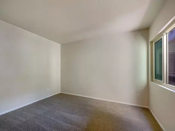 San Diego, CA 92120,5513 Adobe Falls Rd #11