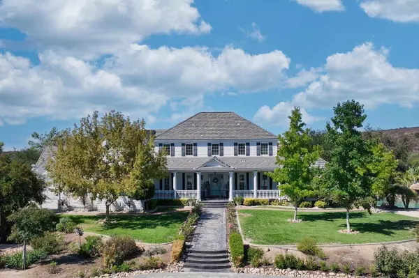 17009 Dos Amigos Way, Poway, CA 92064