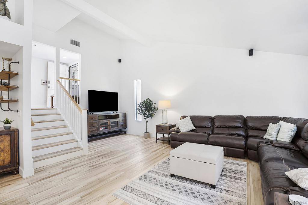 Encinitas, CA 92024,1709 Kennington