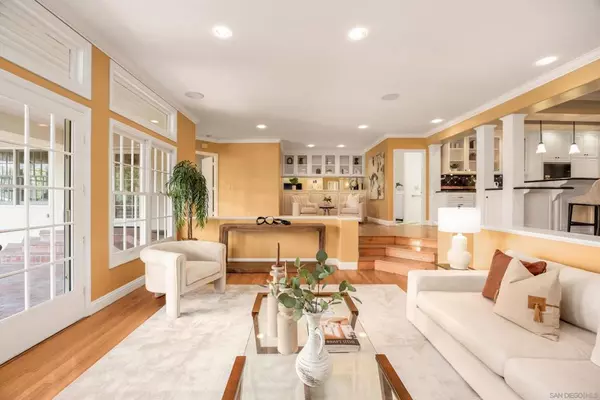 San Diego, CA 92107,1445 Savoy Cir