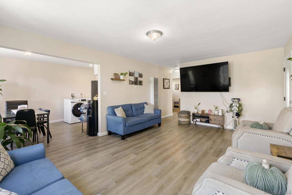San Diego, CA 92105,3347 49 N 43rd St
