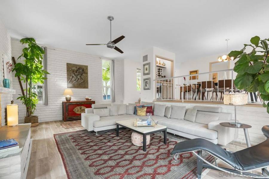 2327 Royal Crest Dr, Escondido, CA 92025