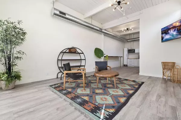 555 E 3rd, Long Beach, CA 90802