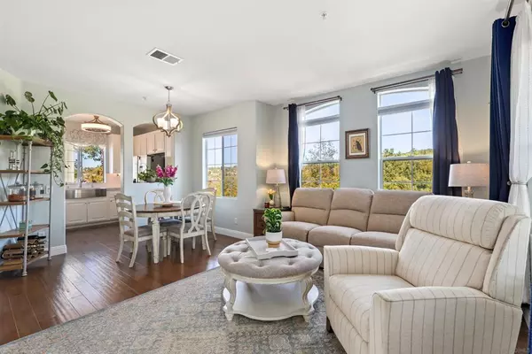 Carlsbad, CA 92009,3156 Via Puerta