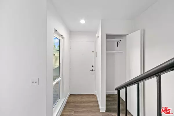 Agoura Hills, CA 91301,28611 Conejo View DR