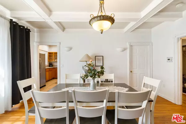 Los Angeles, CA 90068,2005 N Beachwood DR