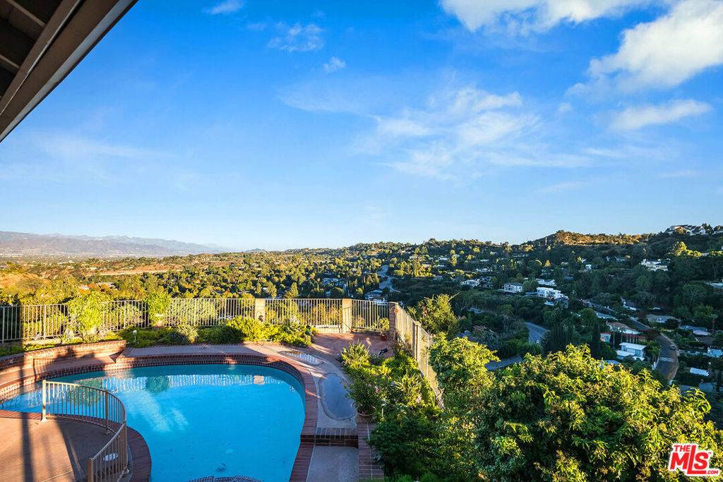 3610 Caribeth DR, Encino, CA 91436