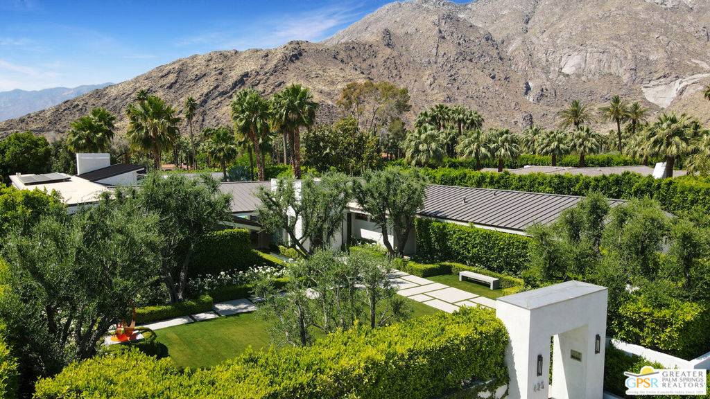 425 W Via Lola, Palm Springs, CA 92262