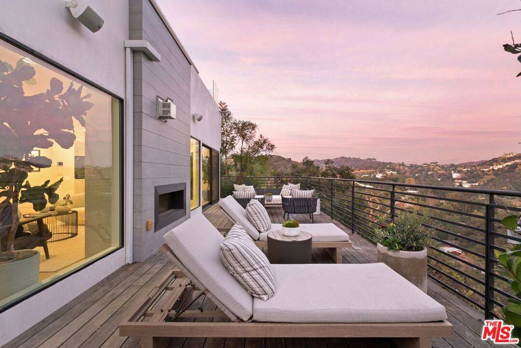 8509 Crescent DR, Los Angeles, CA 90046