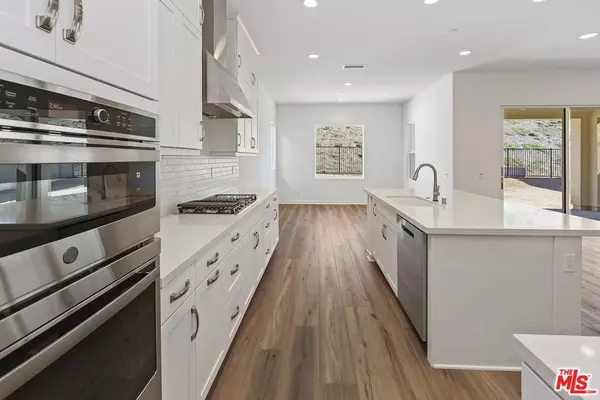 Santa Clarita, CA 91350,28320 Clarion PL
