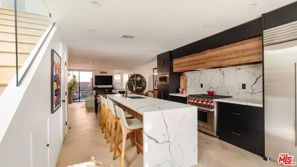 1033 Carol DR #T14, West Hollywood, CA 90069