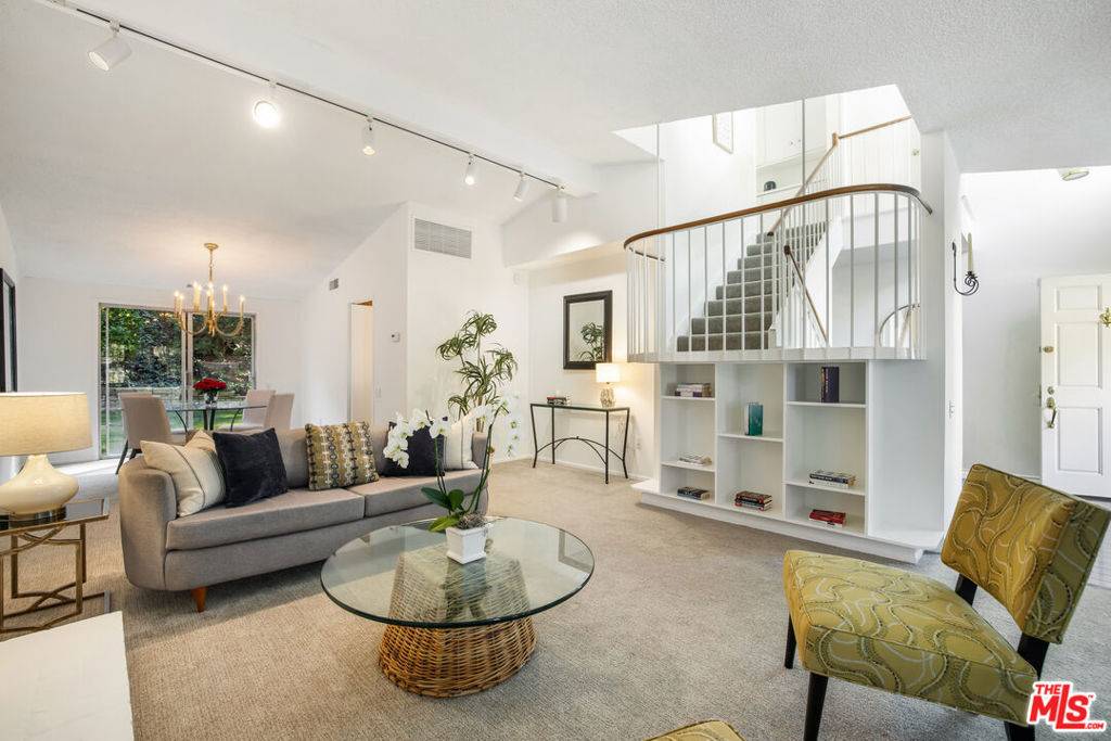 Encino, CA 91436,17164 Escalon DR