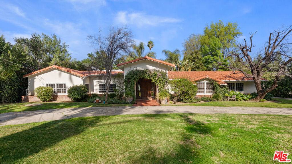 23301 Collins ST, Woodland Hills, CA 91367