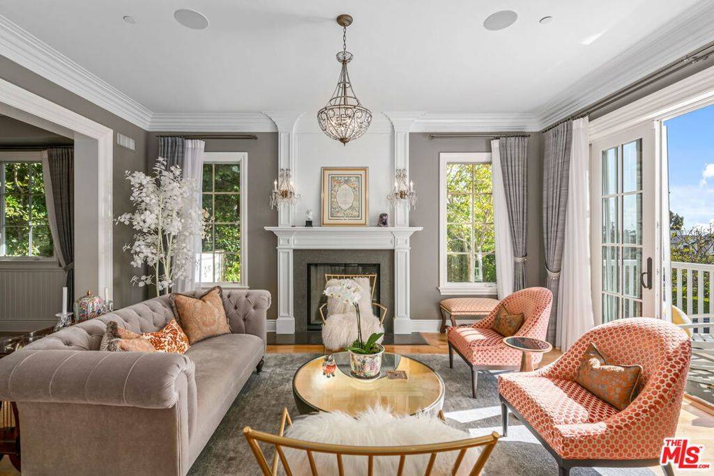 Pacific Palisades, CA 90272,15291 Bestor BLVD