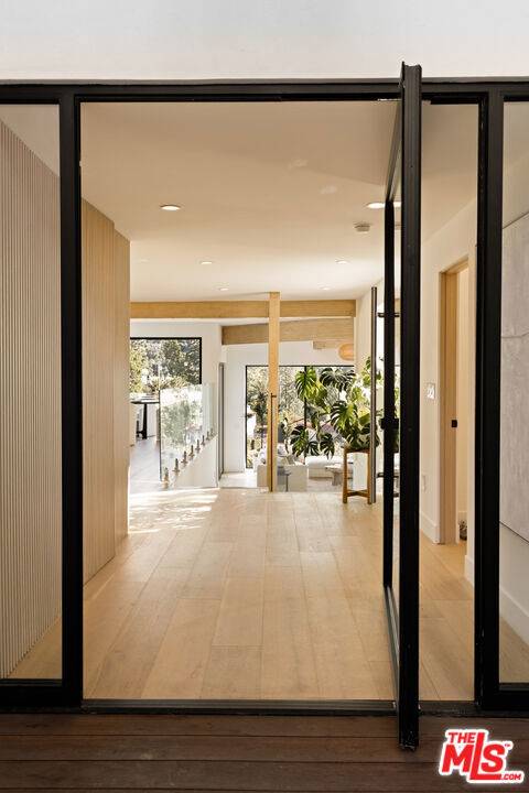 Los Angeles, CA 90068,6210 Temple Hill DR