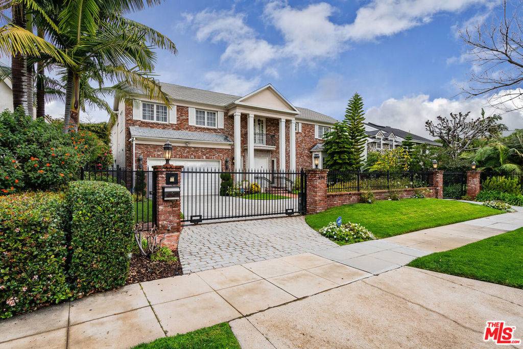 Beverly Hills, CA 90210,604 N Linden DR