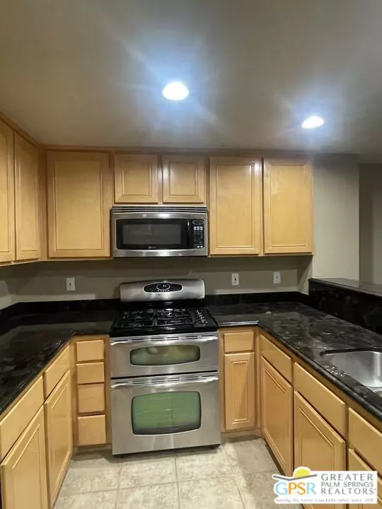 Los Angeles, CA 90008,4600 Don Lorenzo DR #8