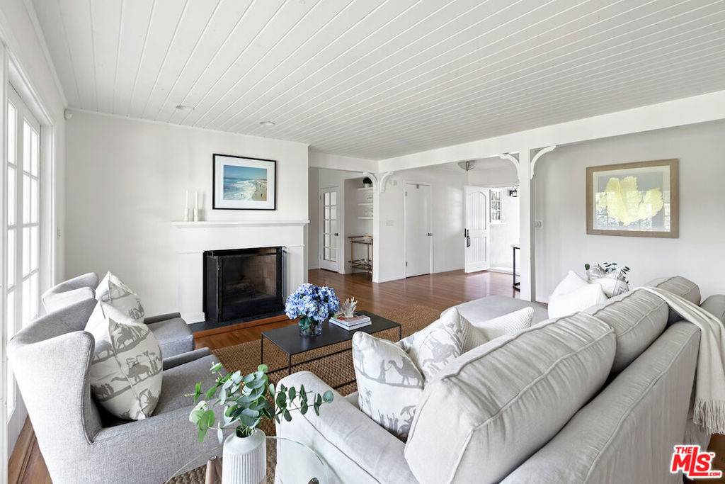 Pacific Palisades, CA 90272,1020 Glenhaven DR
