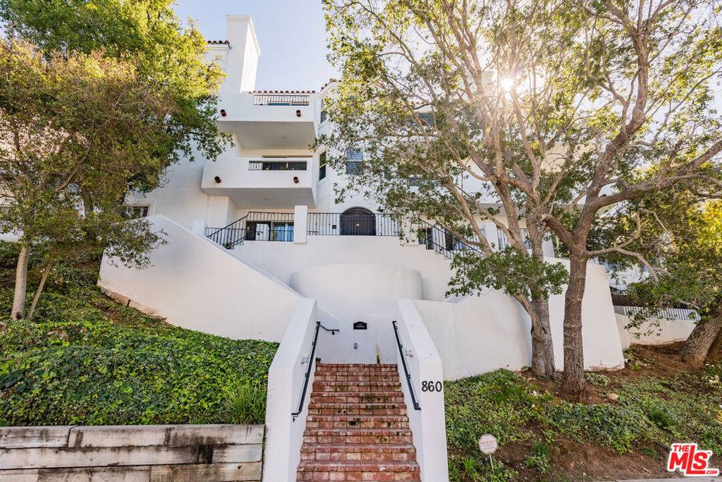 Pacific Palisades, CA 90272,860 Haverford AVE #305