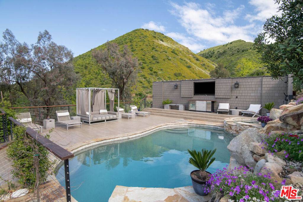Agoura Hills, CA 91301,30884 Mulholland HWY