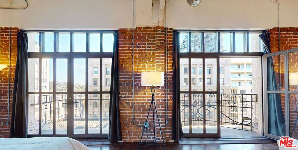 Los Angeles, CA 90028,1645 N Vine ST #905