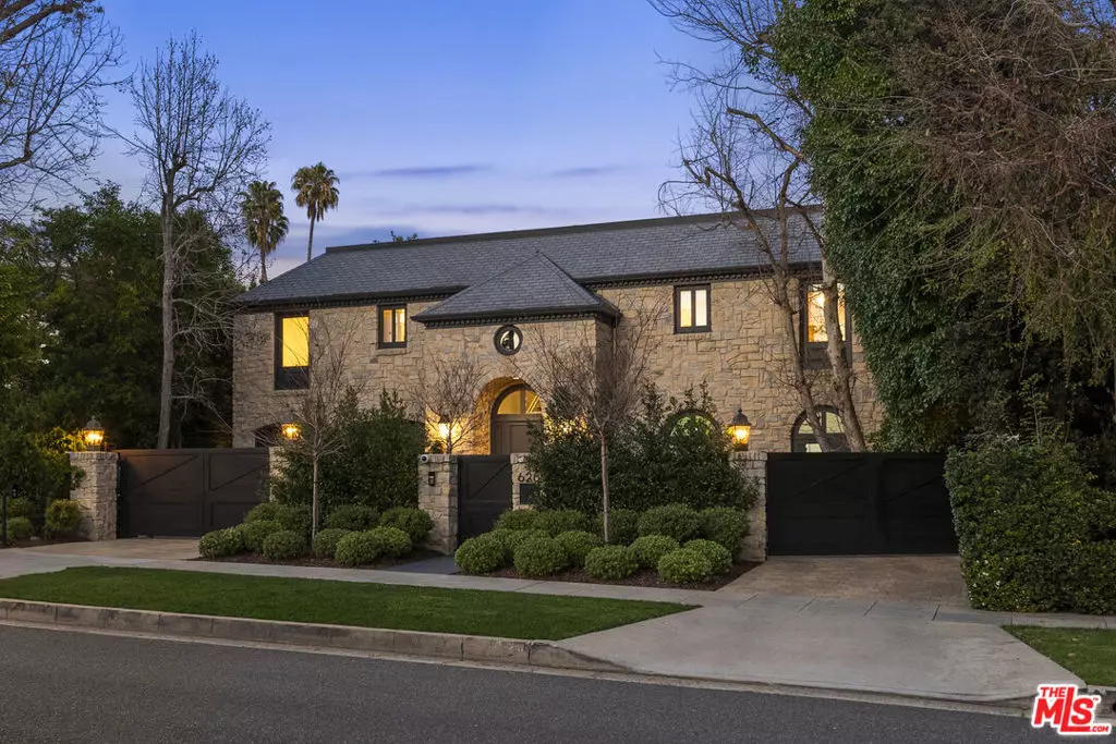 Beverly Hills, CA 90210,626 Foothill RD