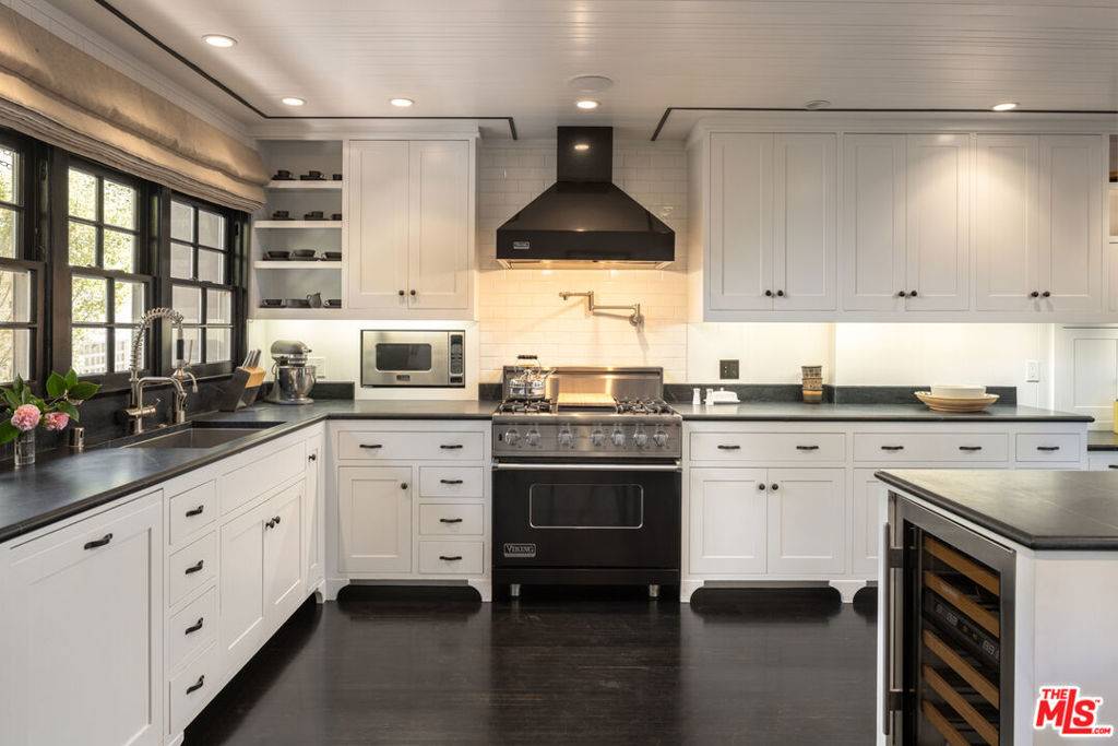 Los Angeles, CA 90049,204 S Canyon View DR