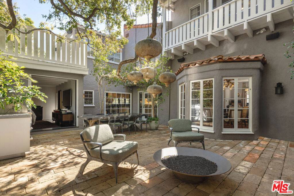 Los Angeles, CA 90049,204 S Canyon View DR