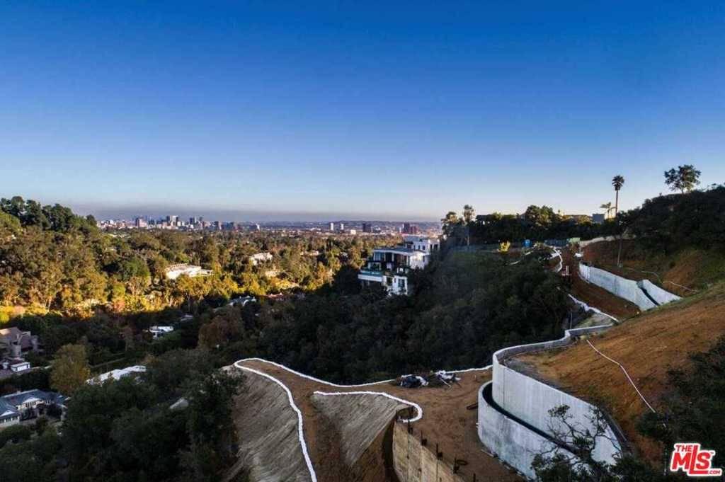 Los Angeles, CA 90049,1862 Mango WAY