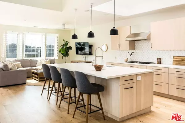 631 6th ST, Hermosa Beach, CA 90254