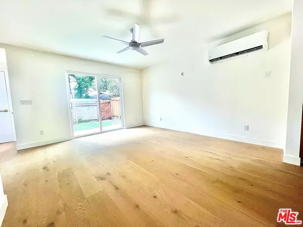 Van Nuys, CA 91405,7102 Mammoth AVE