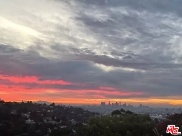Los Angeles, CA 90068,2630 Creston DR