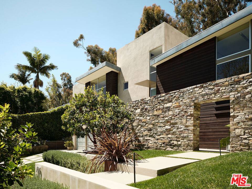 717 Greentree RD, Pacific Palisades, CA 90272