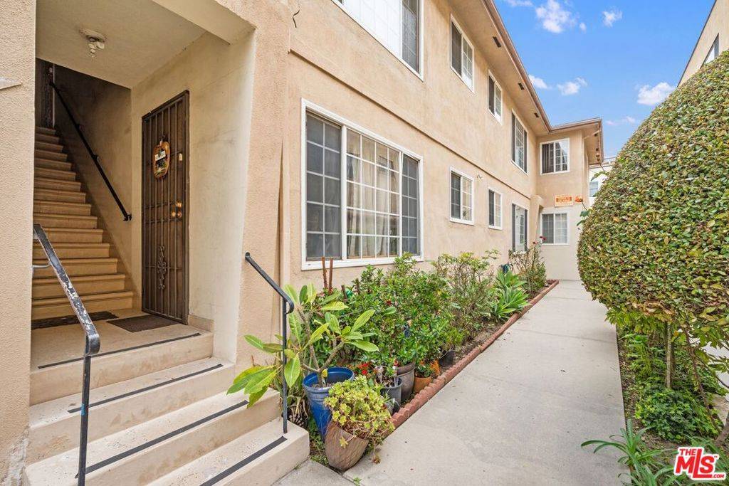Los Angeles, CA 90035,6127 Saturn ST