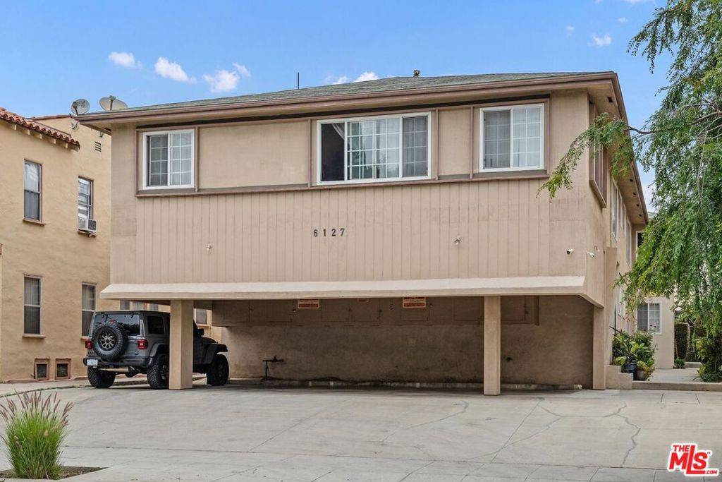 Los Angeles, CA 90035,6127 Saturn ST