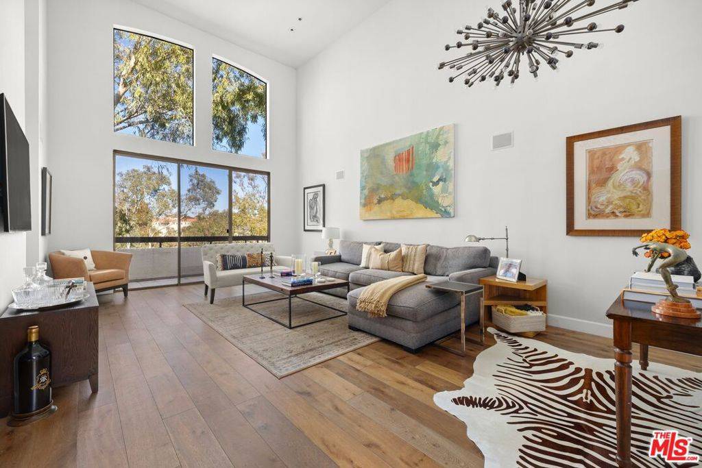 410 S Barrington AVE #307, Los Angeles, CA 90049