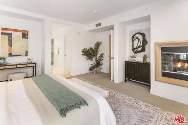 Playa Vista, CA 90094,5831 Seawalk DR #122