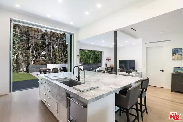 Pacific Palisades, CA 90272,742 Via De La Paz