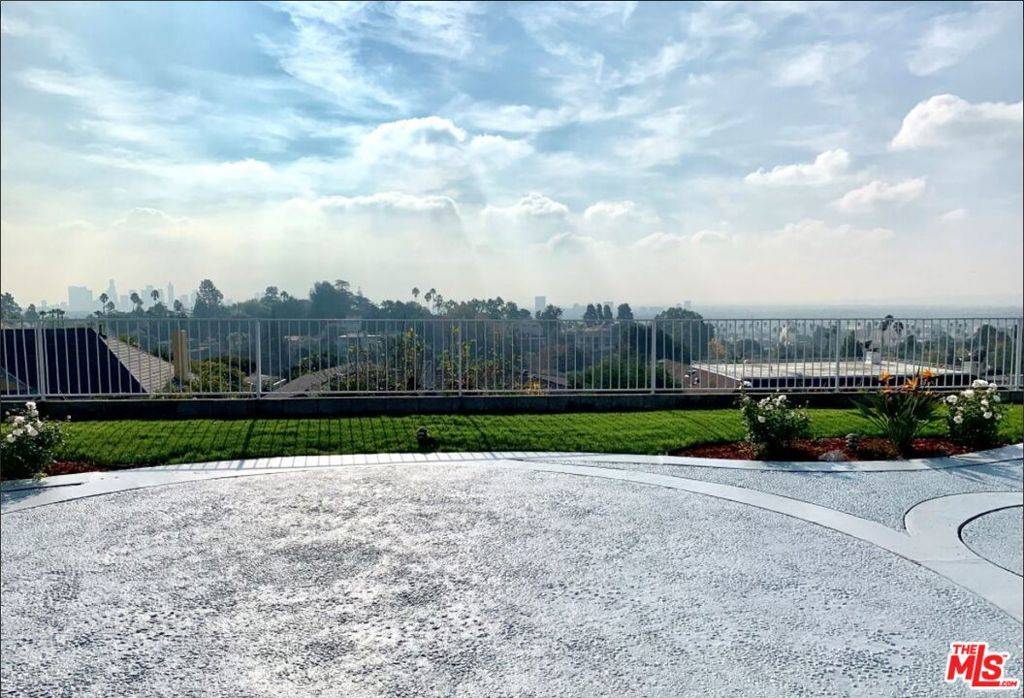 Los Angeles, CA 90027,5248 LOS ENCANTOS WAY